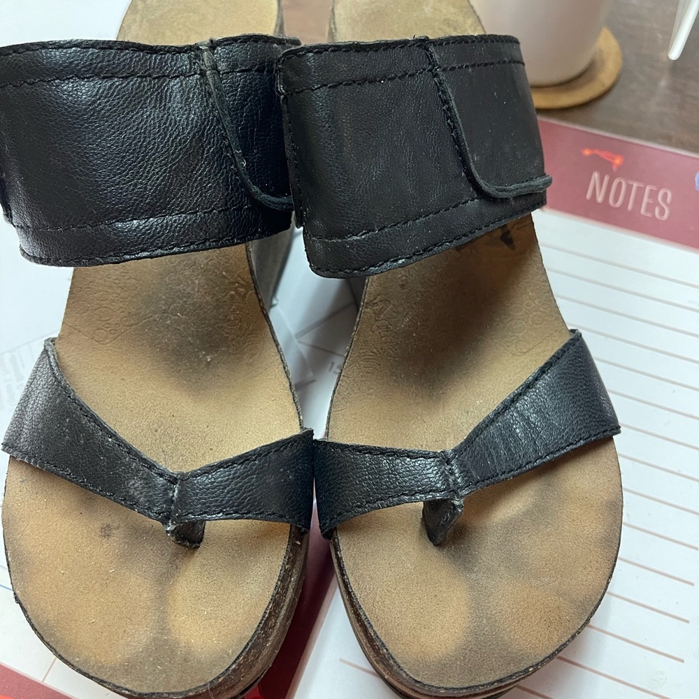 OTBT Black Sandals with Ankle Strap and Minimalist Design
